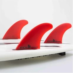 FCS II Accelerator Neo Glass Tri Fins Set Red 5 FCS II Accelerator Neo Glass Tri Fins Set Red -Aqua Zone Soldes fcs ii accelerator neo glass tri fins set red 2